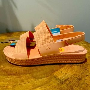 Light Pink Brand New Reef Waterproof Sandals size 8